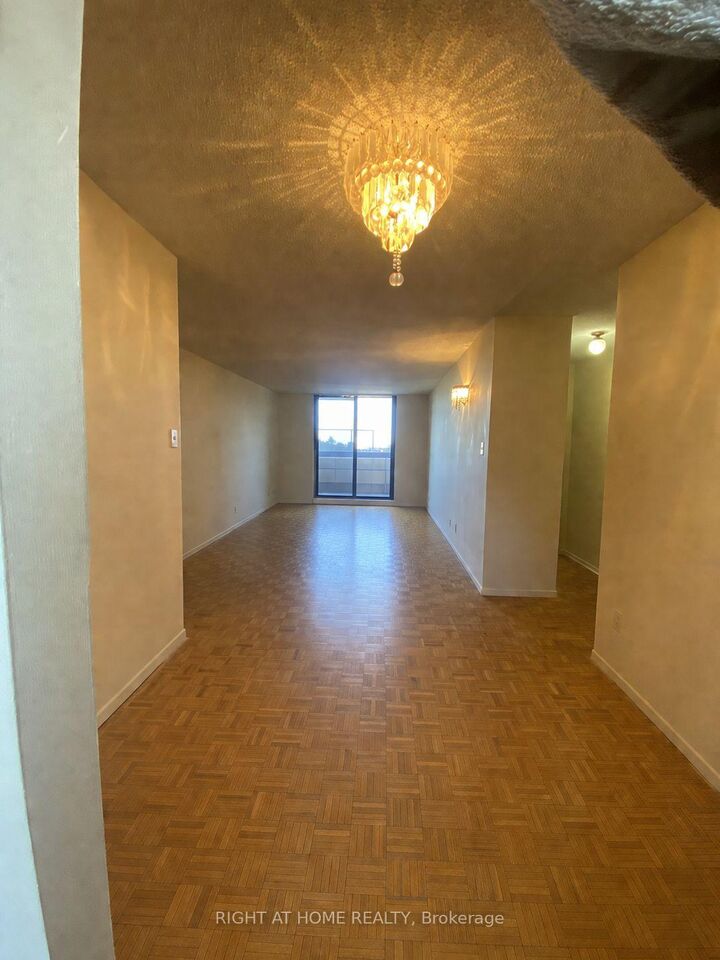 Property Photo:  4673 Jane Street 811  ON M3N 2L1 