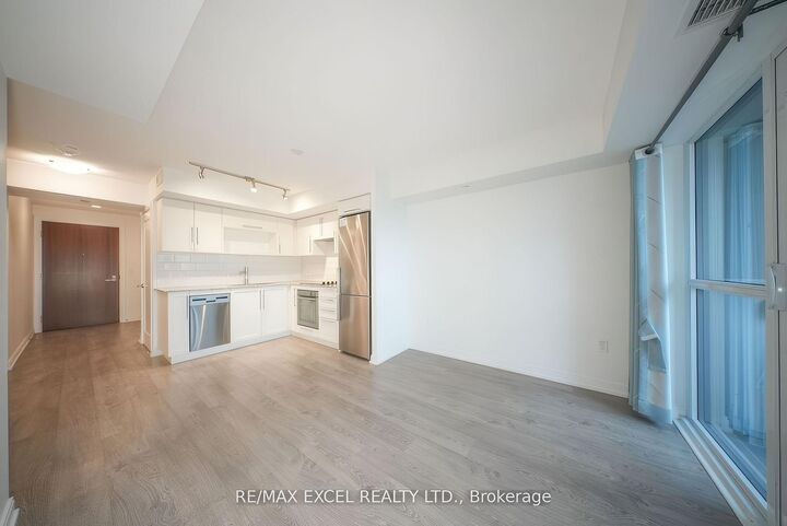 Property Photo:  275 Village Green Square 1215  ON M1S 0K5 