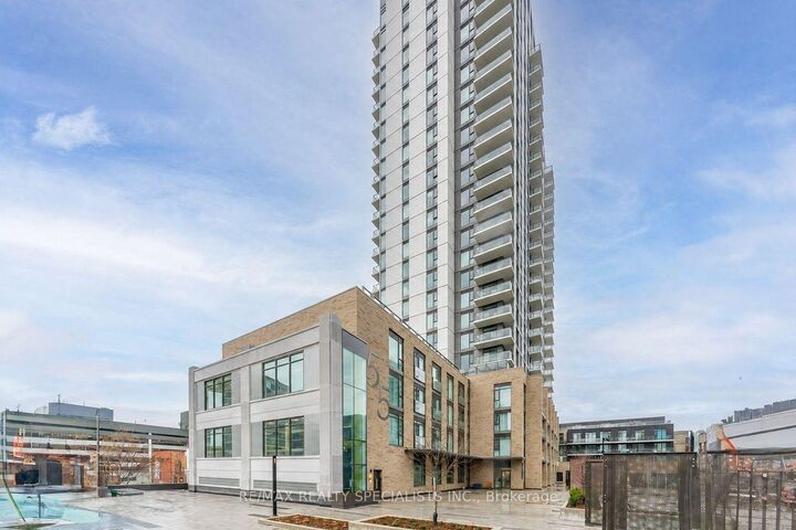 Property Photo:  55 Duke Street W 1805  ON N2H 0B4 