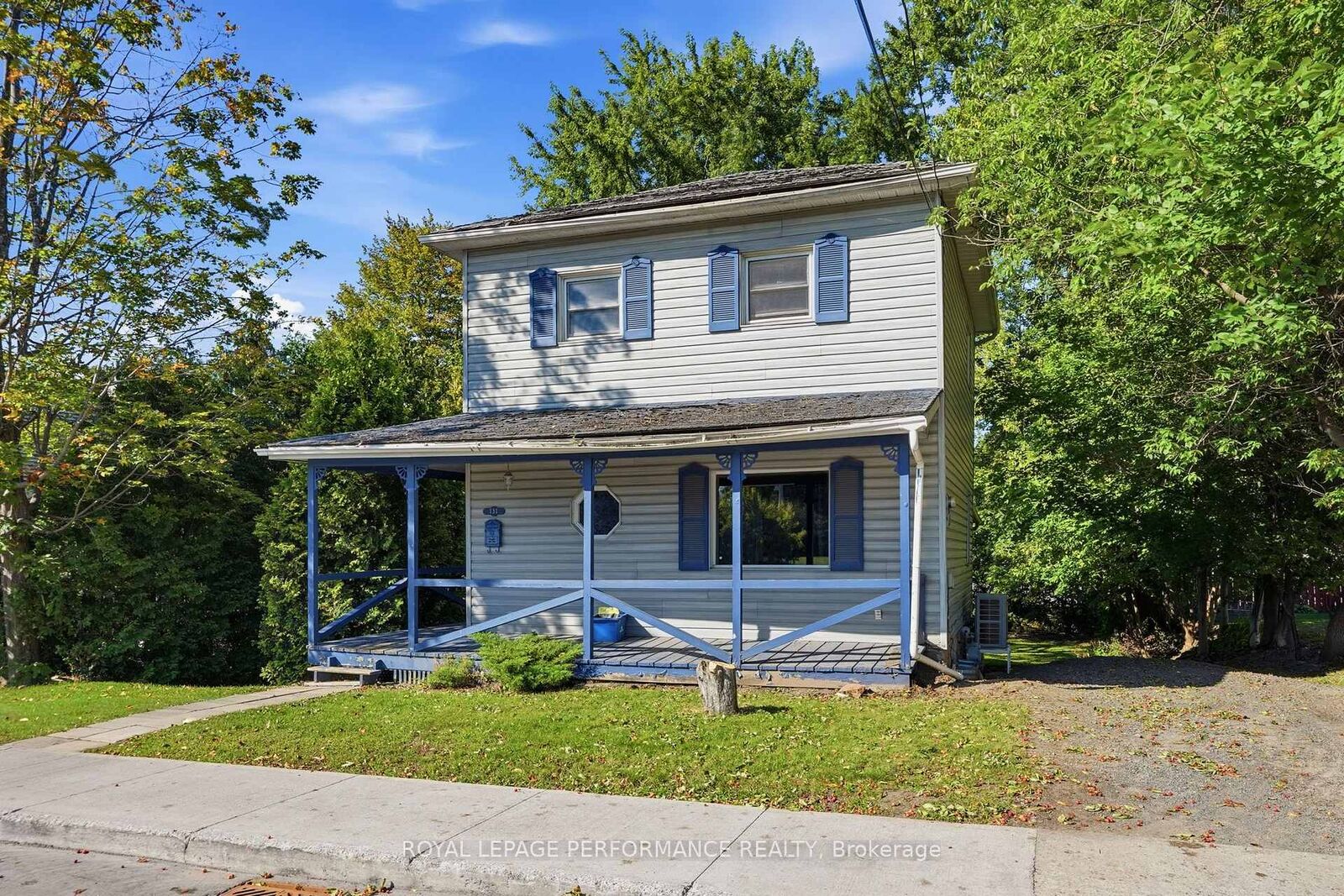 Property Photo:  131 Nelson Street E  ON K6A 1L6 