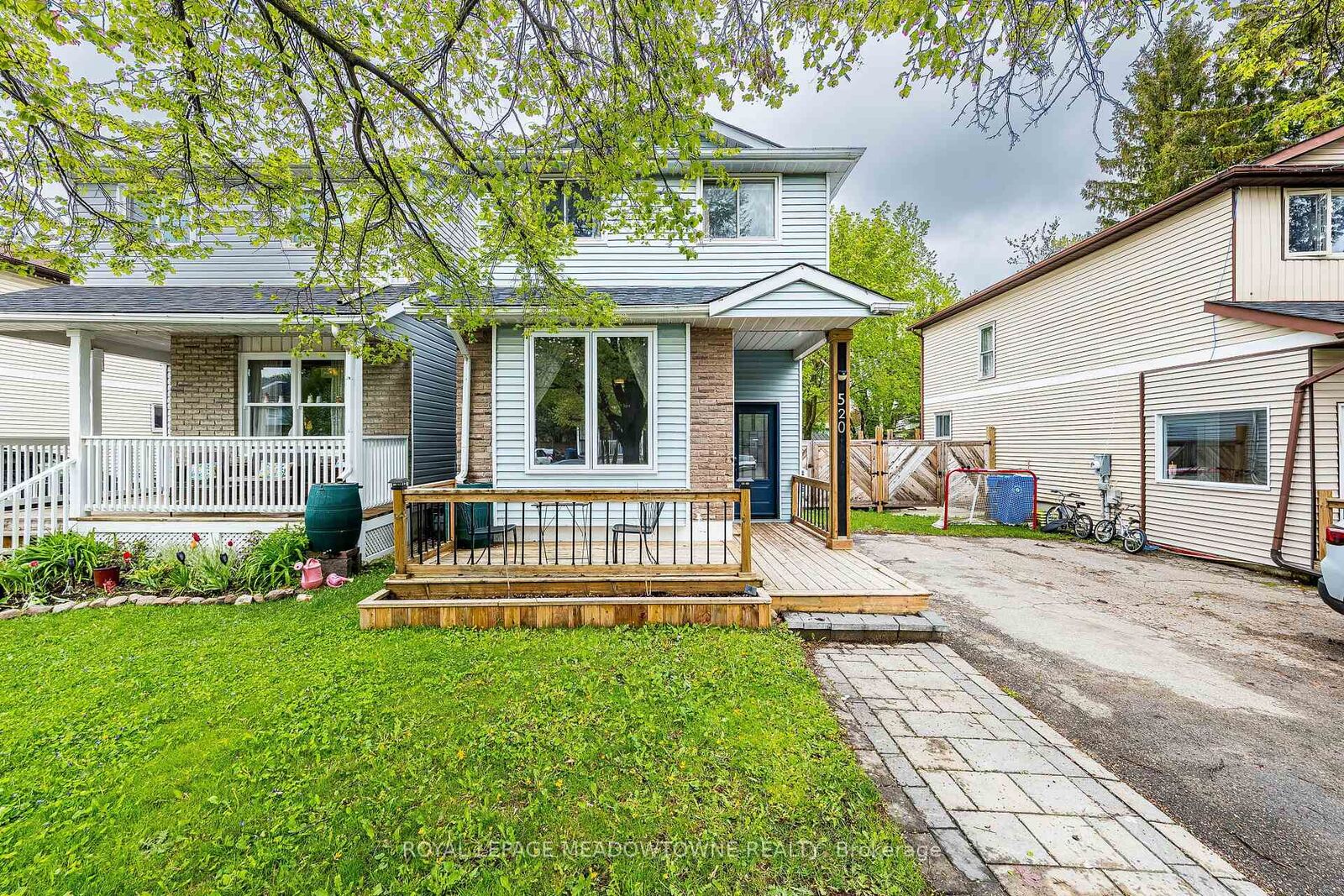 Property Photo:  520 Pineview Gardens  ON L0N 1S2 