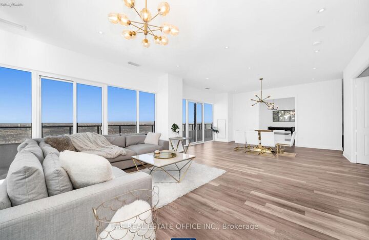 Property Photo:  30 Shore Breeze Drive Uph01a  ON M8V 0J1 