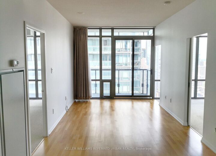 Property Photo:  38 Grenville Street 3109  ON M4Y 1A5 