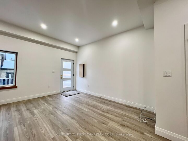 Property Photo:  166 Central Avenue 2  ON N6A 1M7 