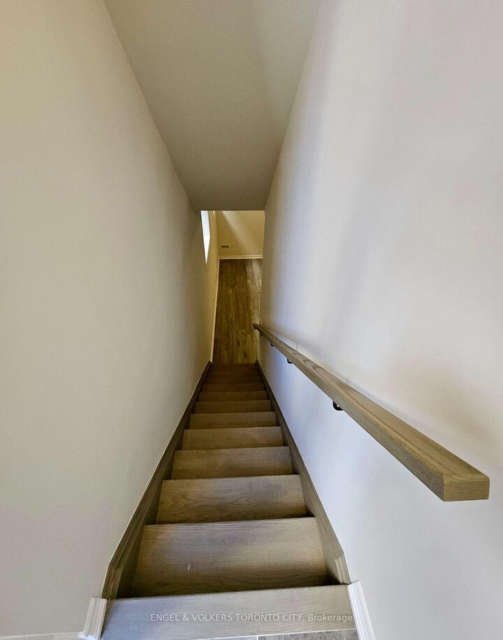 Property Photo:  24 Ludlow Drive Bsmt  ON L9S 2Z8 