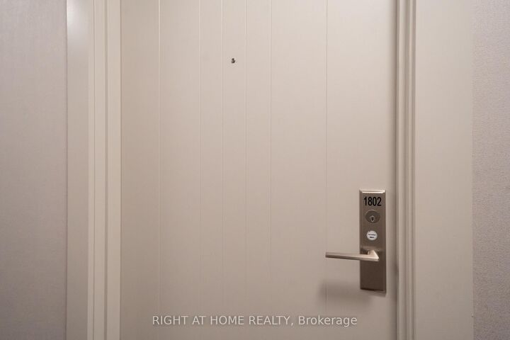 Photo de la propriété:  2550 Simcoe Street N 1802  ON L1L 0R5 
