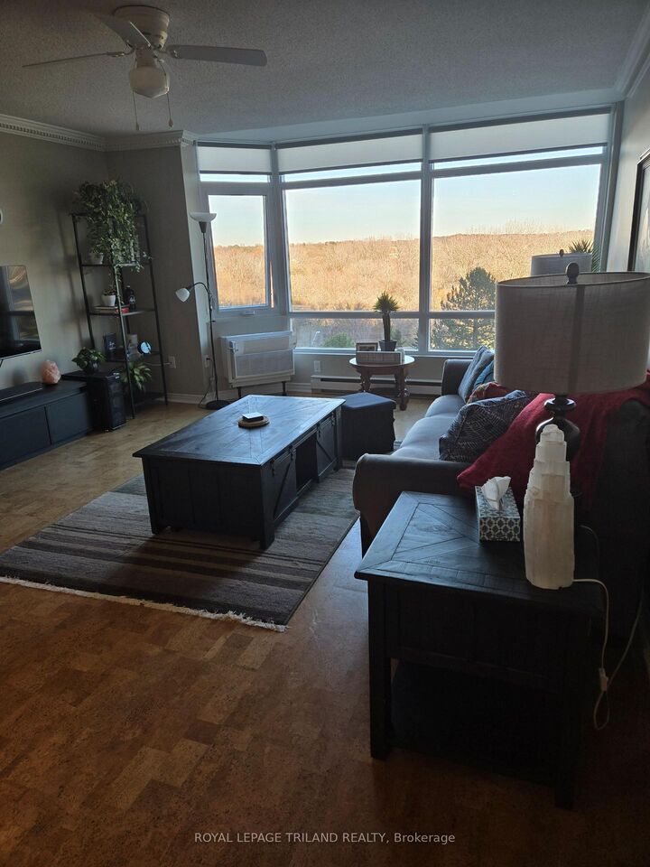 Property Photo:  45 Pond Mills Road 509  ON N5Z 4W5 