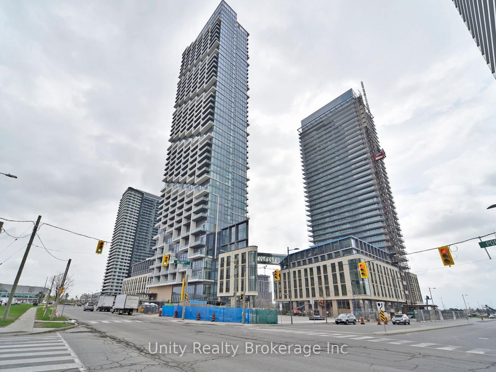 Property Photo:  1000 Portage Parkway 305  ON L4K 0L1 