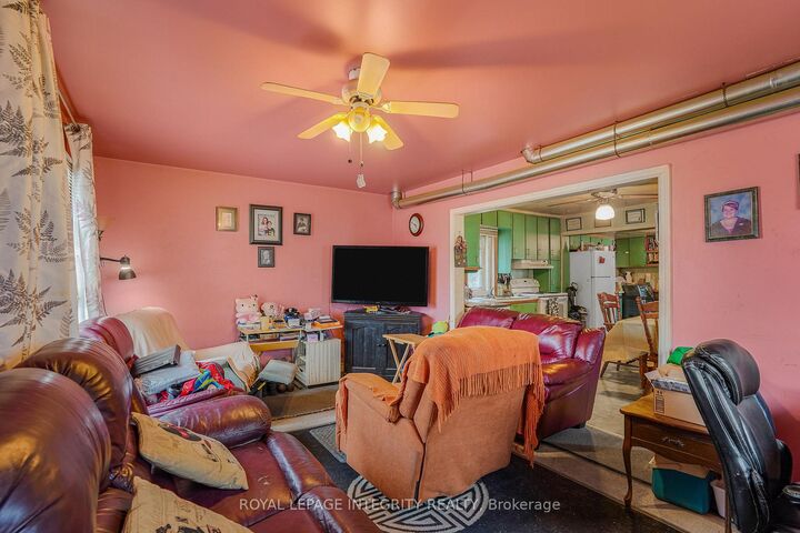 Property Photo:  259 Bishop Street N  ON K0C 1A0 