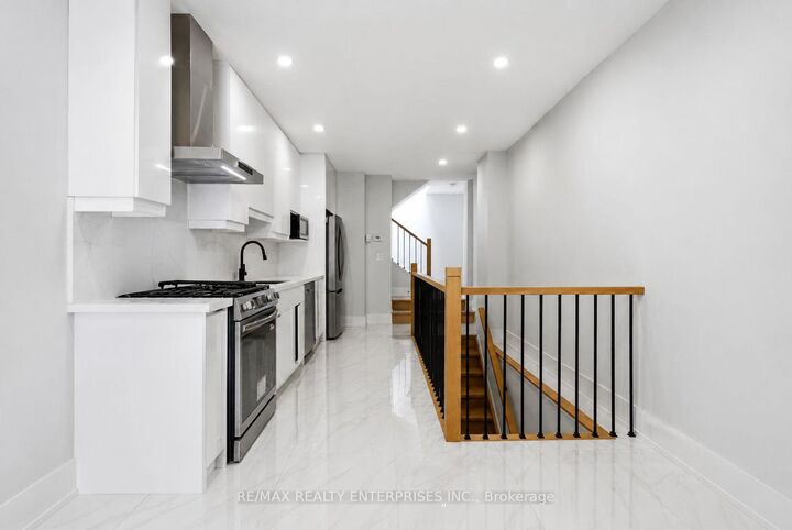 Property Photo:  21 Belmont Street S 2  ON M5R 1P9 