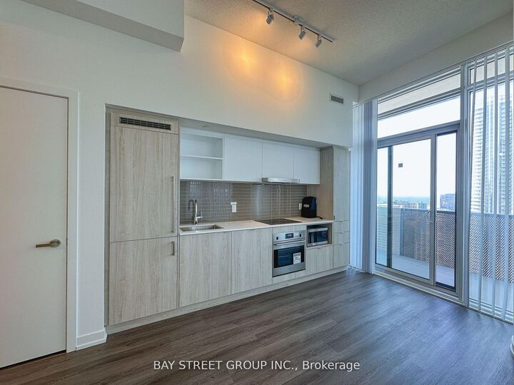 Property Photo:  138 Downes Street 4909  ON M5E 0E4 