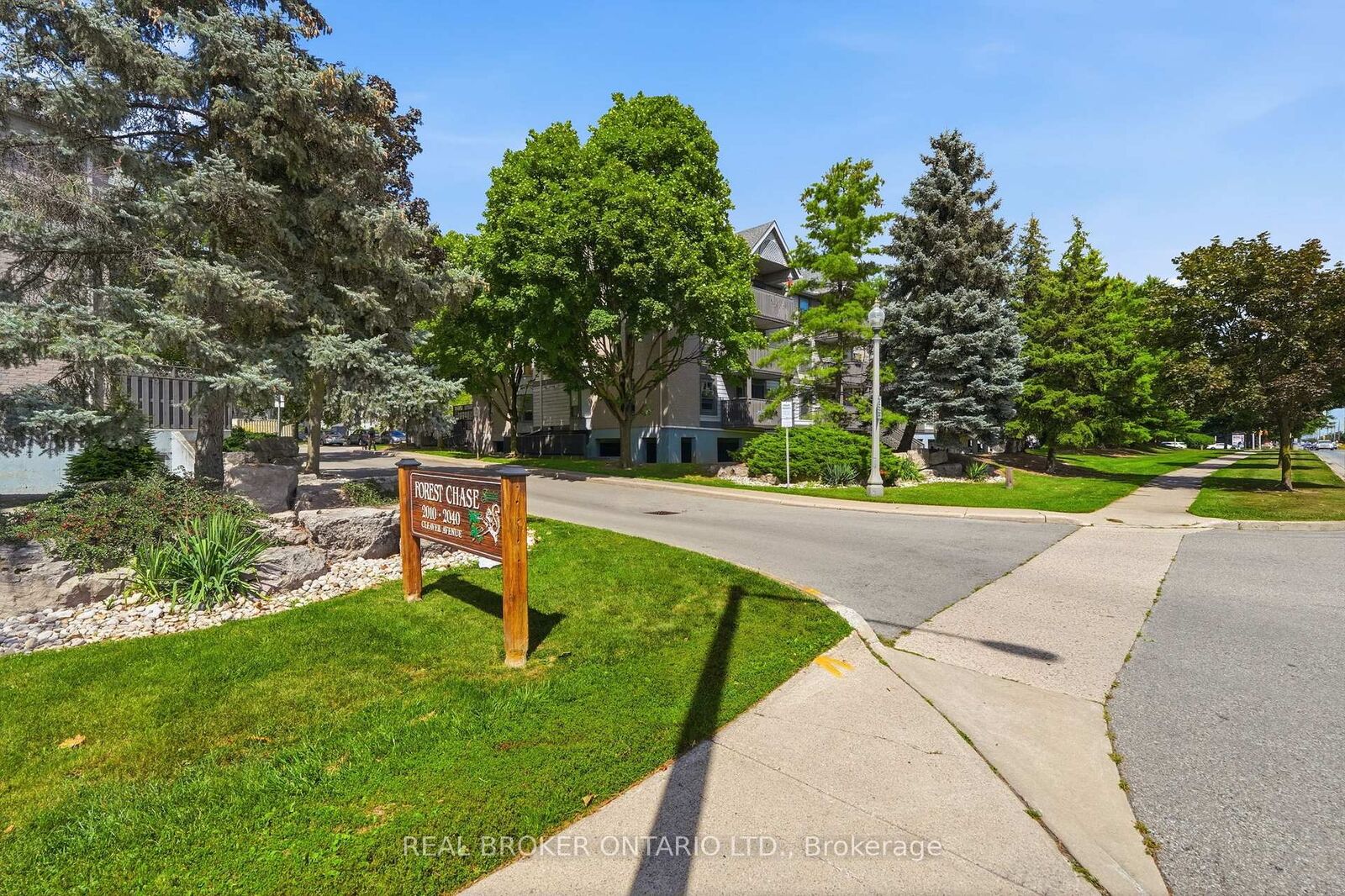 Property Photo:  2020 Cleaver Avenue 103  ON L7M 4C2 