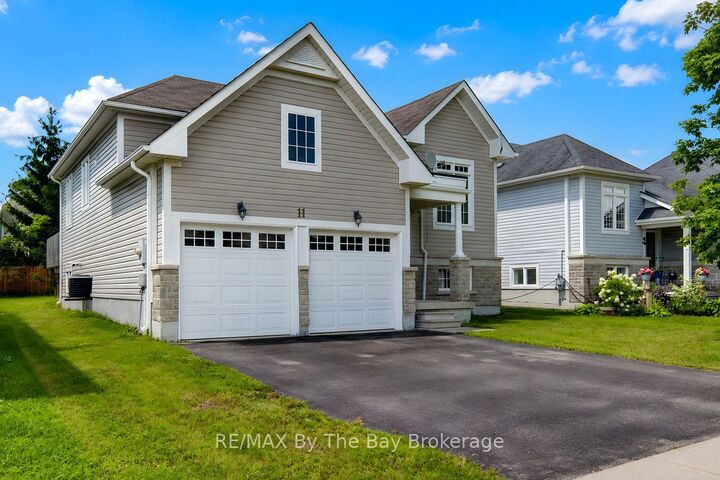 Property Photo:  11 Grand Poplar Lane  ON L9Z 0C7 