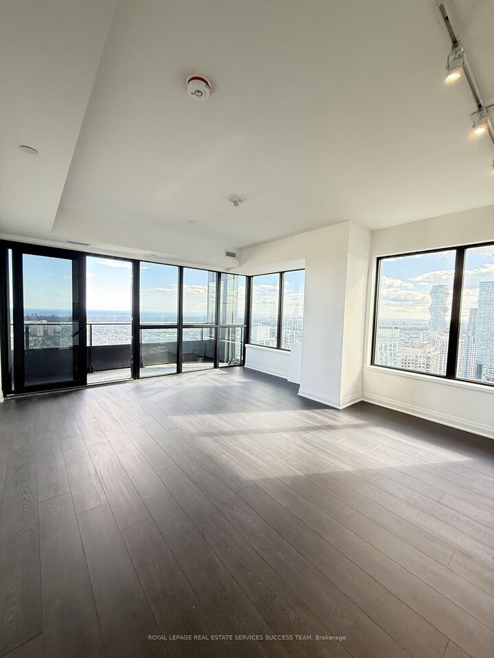 Property Photo:  4015 The Exchange Road 4004  ON L5B 0N9 