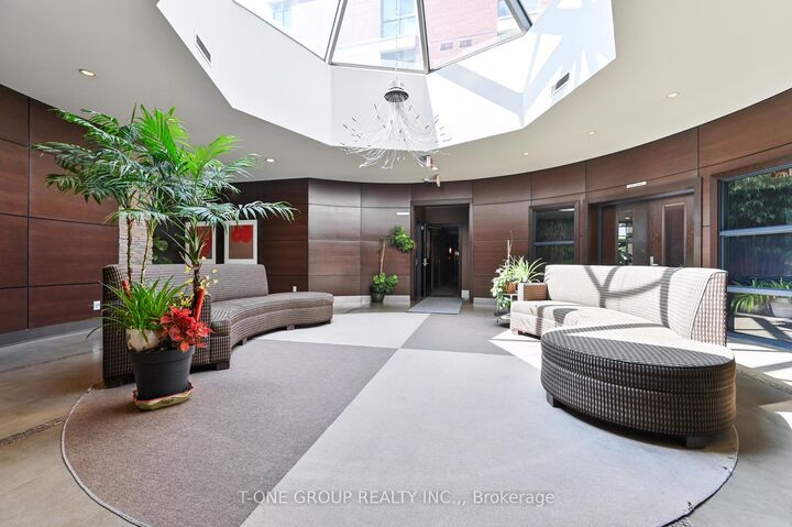 Property Photo:  57 Upper Duke Crescent 404  ON L6G 0B9 