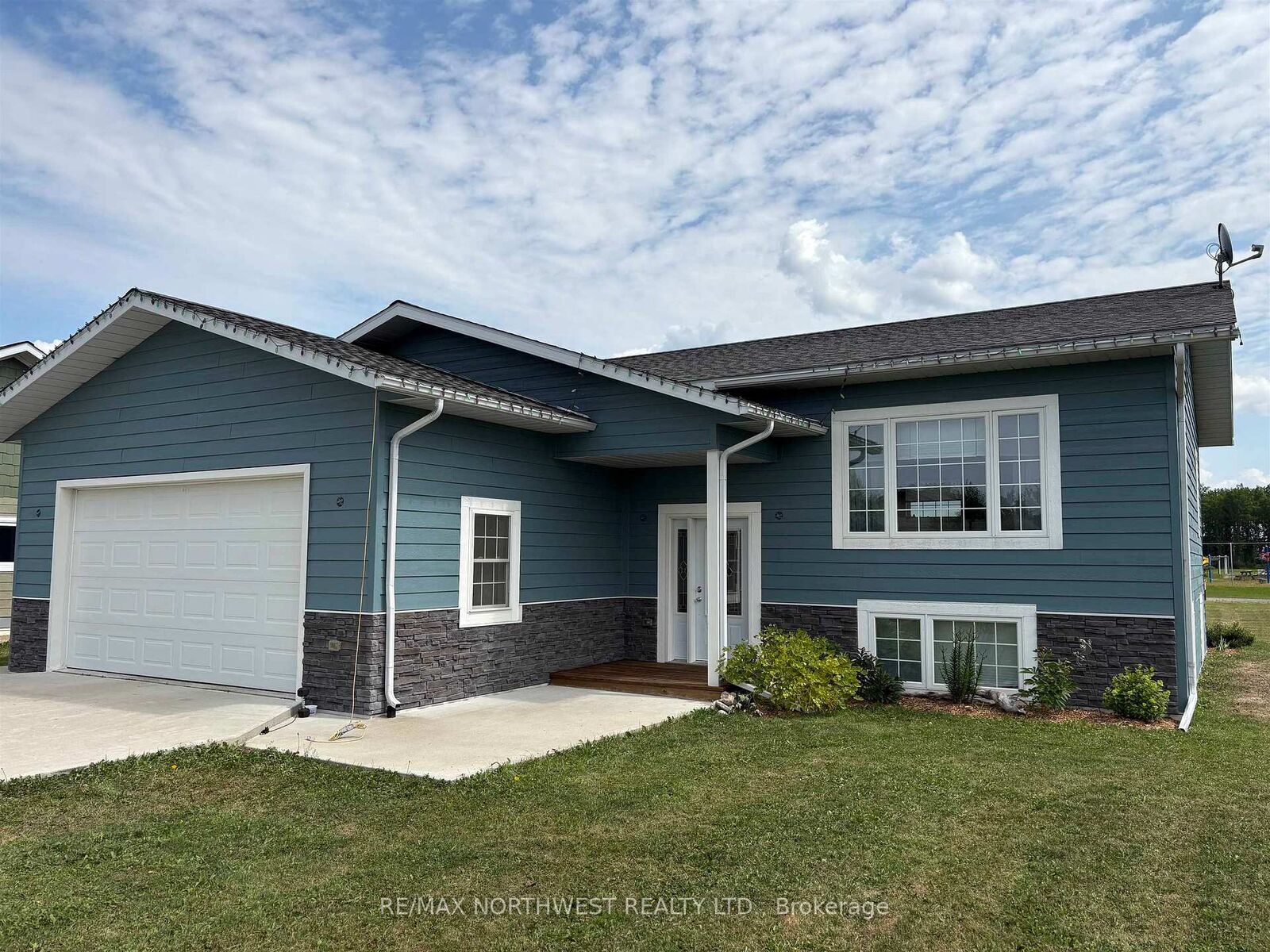 Property Photo:  8 Spruce Drive  ON P0W 1E0 