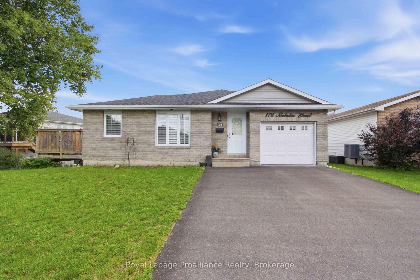Property Photo:  172 Nicholas Street  ON K8V 6B2 