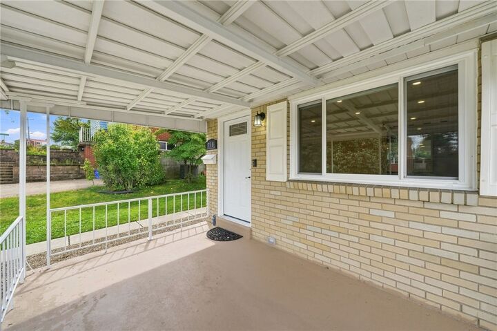 Property Photo: 718 Illini Drive PA 15146