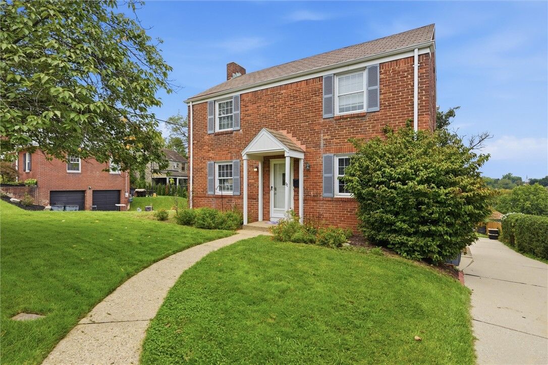 Property Photo:  11 National Dr  PA 15236 