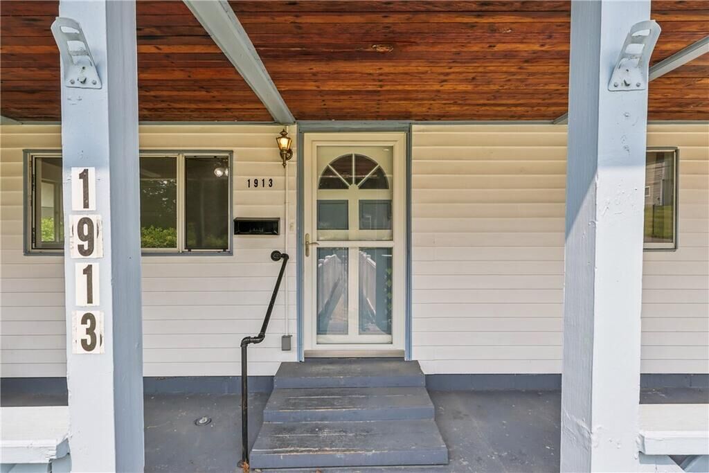 Property Photo:  1913 Glen Rd  PA 15001 