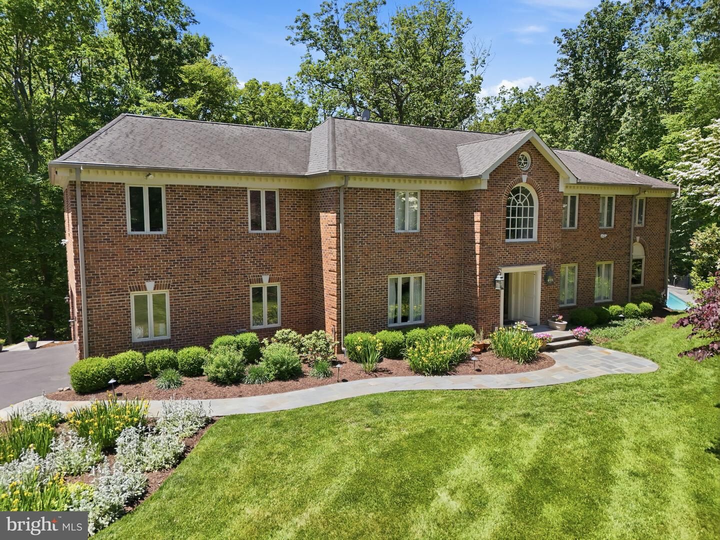 Property Photo:  
