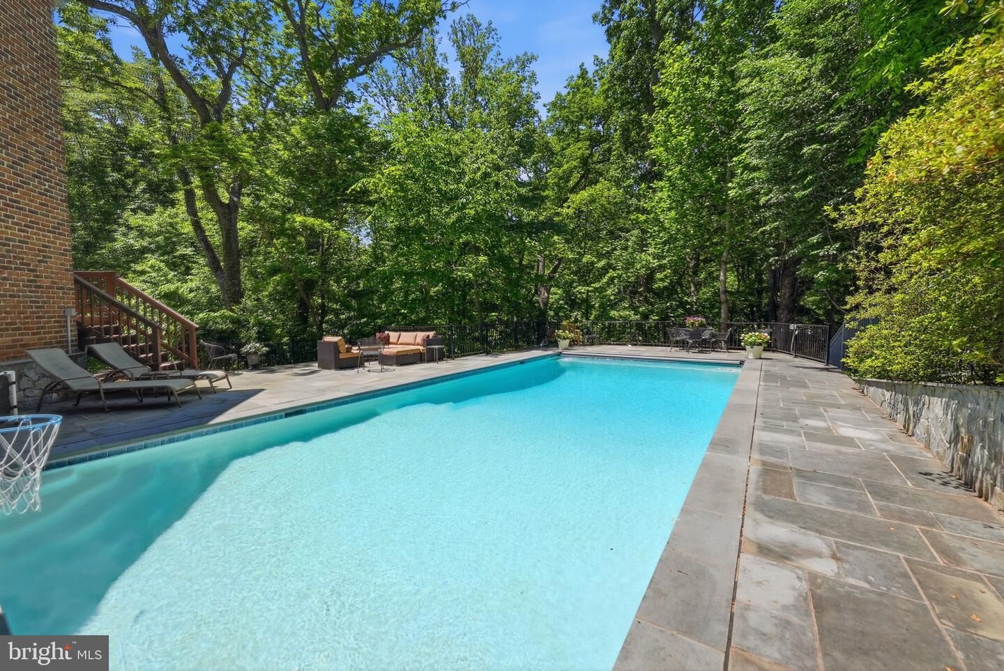Property Photo: 708 Potomac Knolls Drive VA 22102