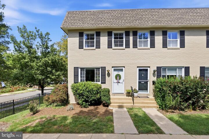 Property Photo:  1751 N Cliff Street  VA 22301 