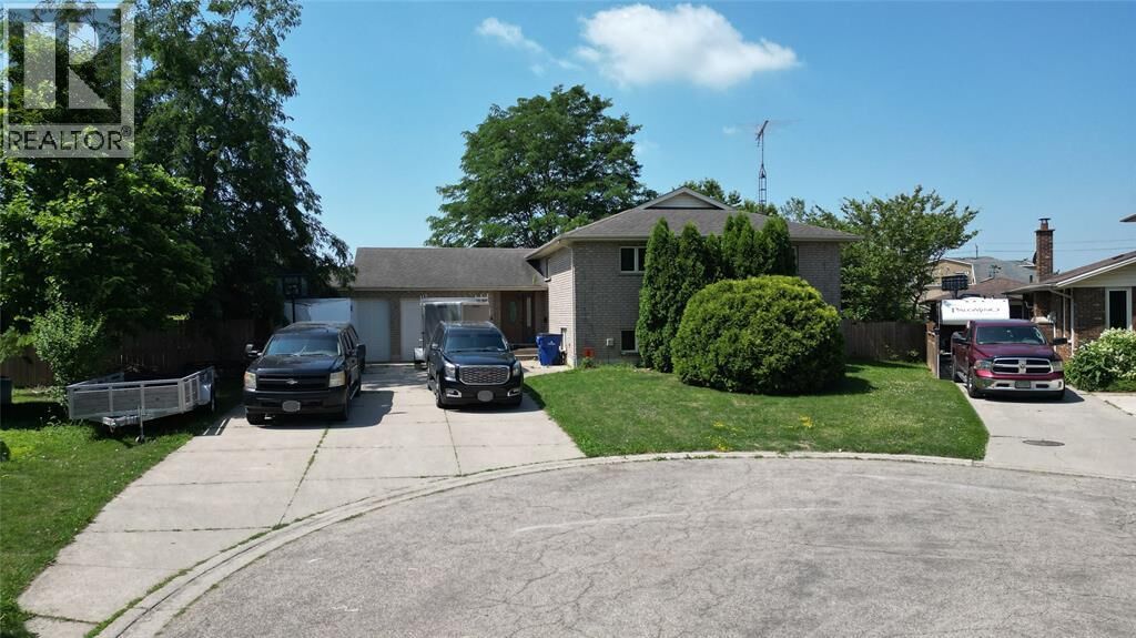 Property Photo:  124 Paddock Road  ON N8A 4Y3 
