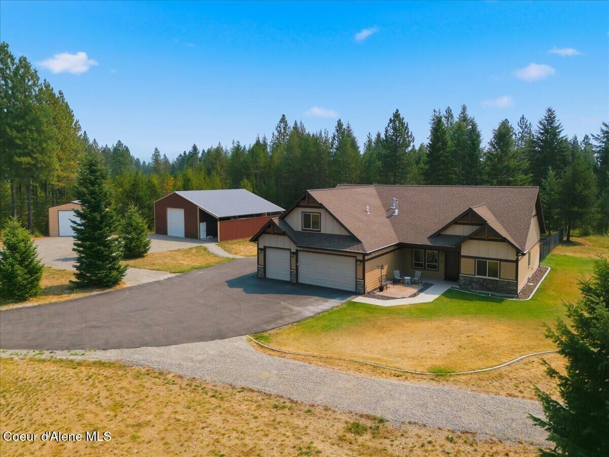 Property Photo:  22262 N Massif Rd  ID 83858 