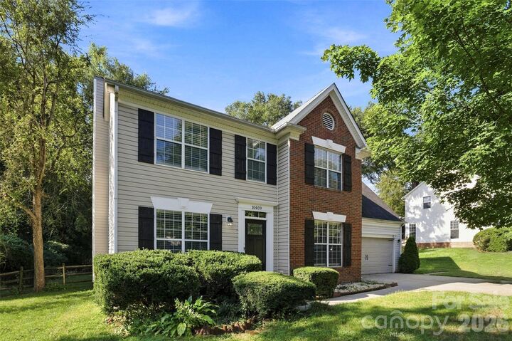 Property Photo:  10409 Northwoods Forest Drive  NC 28214 