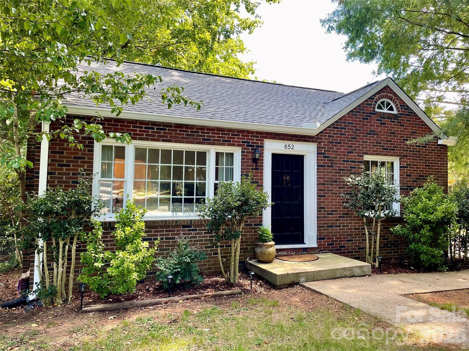 Property Photo:  652 Davie Avenue  NC 28677 