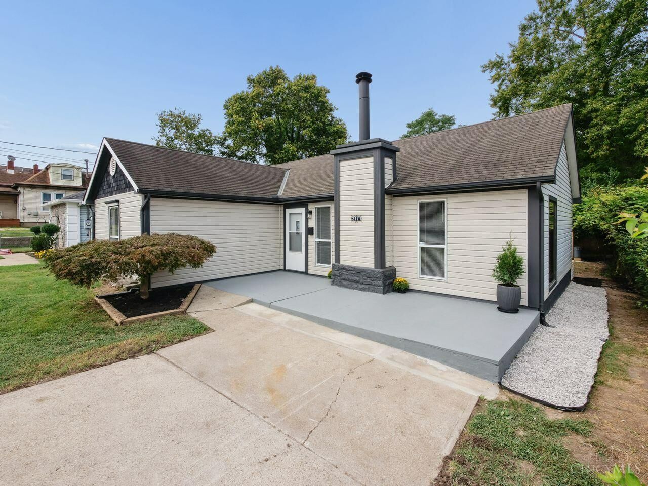 Property Photo:  2171 University Boulevard  OH 45015 