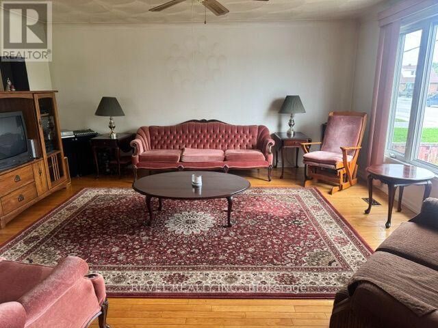 Property Photo: 205 Jubilee Avenue West ON P4N 4N1