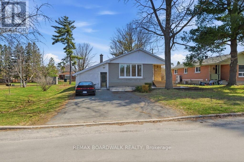 Property Photo:  1279 Adirondack Drive  ON K2C 2V7 
