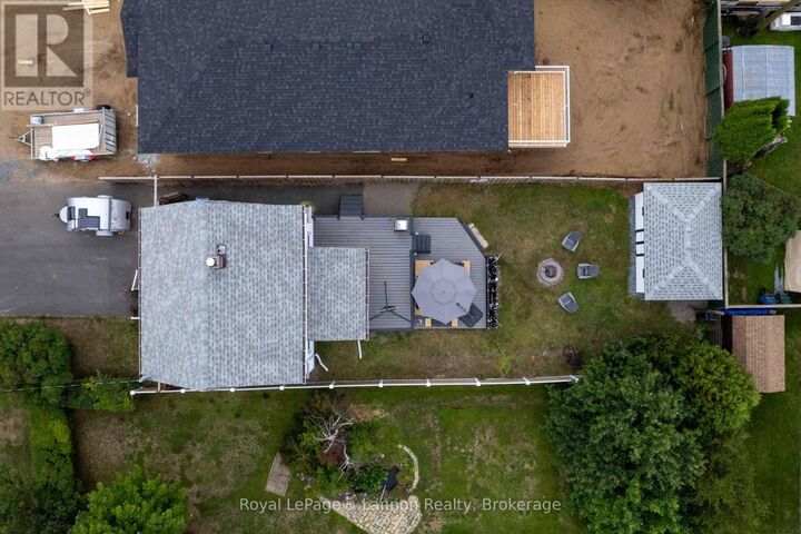 Property Photo:  102 Bruce Street  ON P7A 5W6 