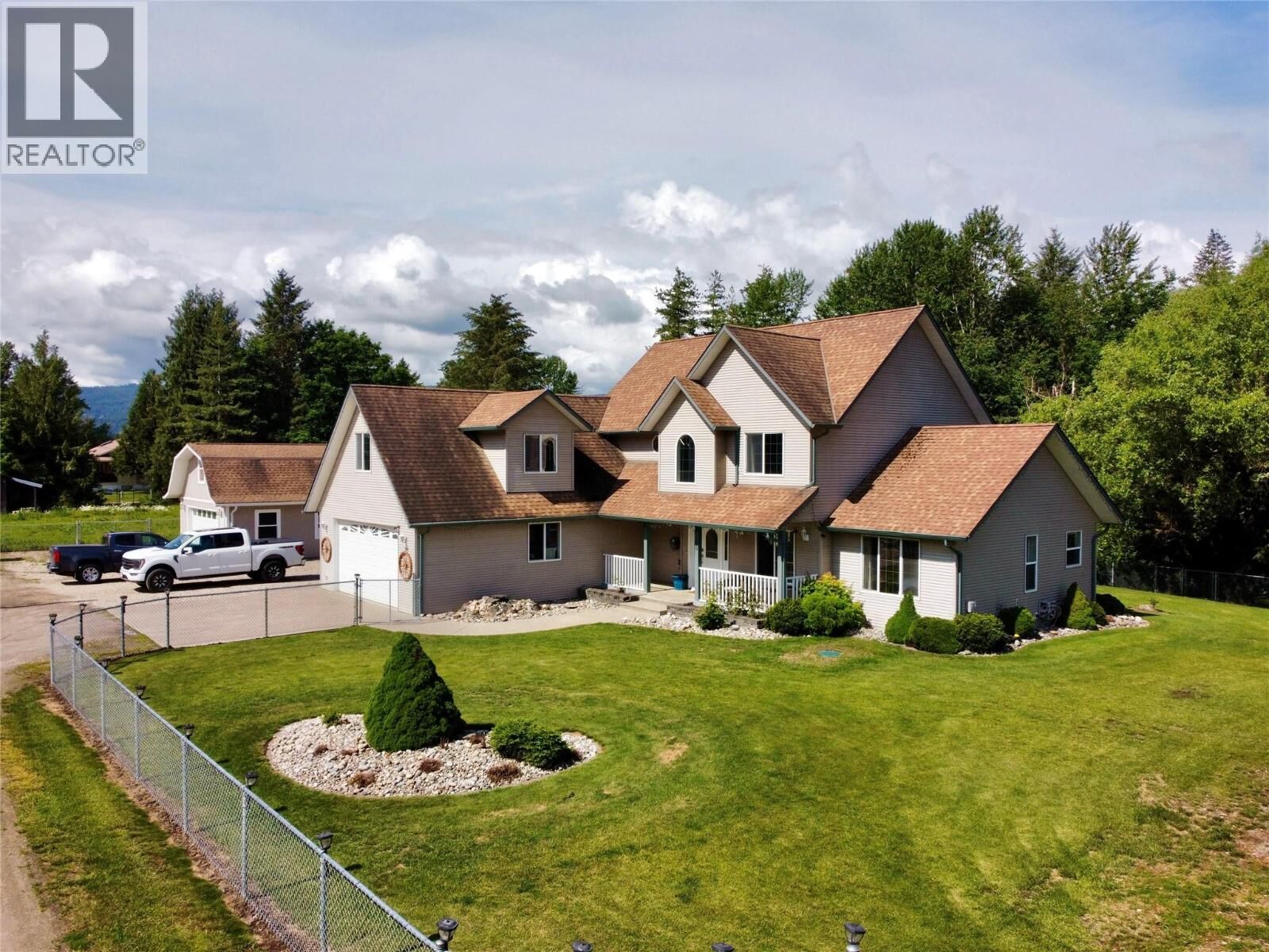 Photo de la propriété:  160 Carlin Street  BC V0E 1Y0 