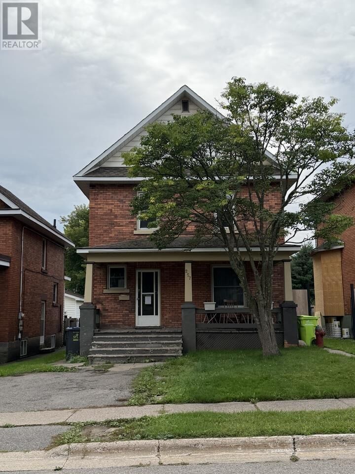 Property Photo:  257 Alexandra St  ON P6A 1J7 
