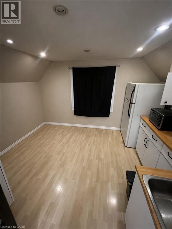Property Photo:  110 Hess Street South Upper  ON L8P 3N5 