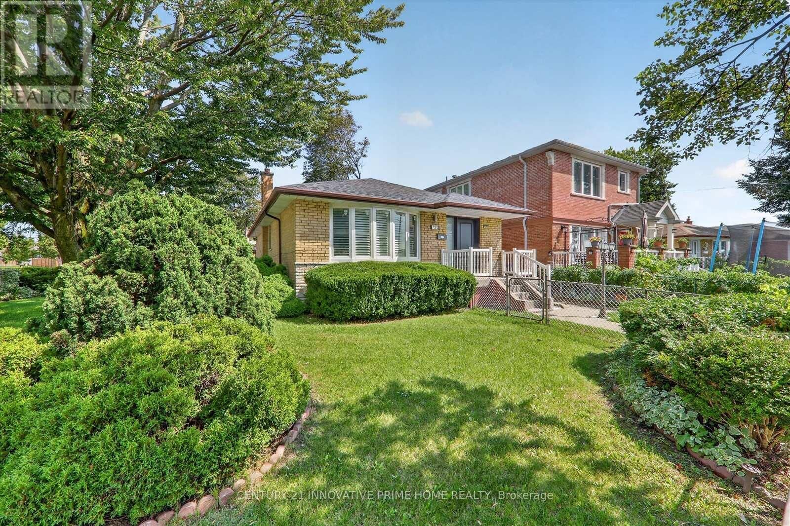 Property Photo: 722 Brimorton Drive ON M1G 2S1