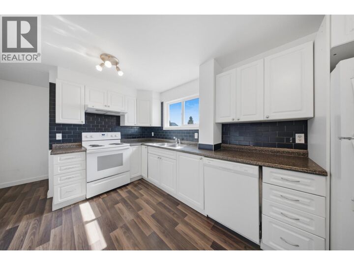 Photo de la propriété:  11115 102 Avenue  BC V1J 2G2 