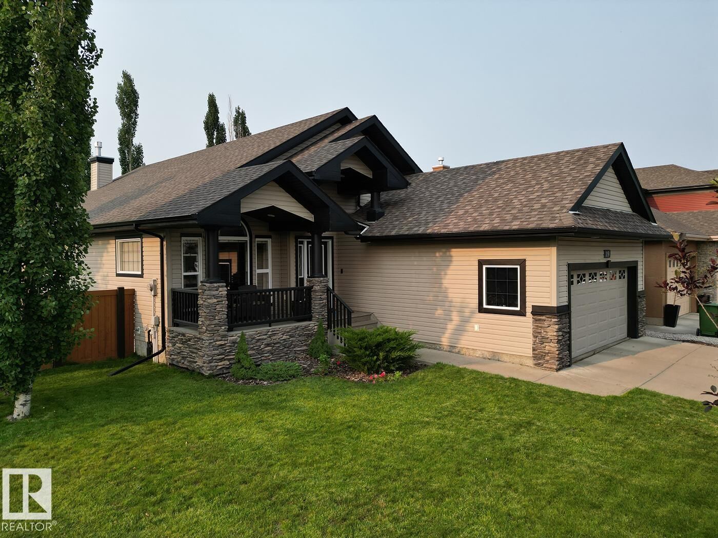 Property Photo:  19 Newton Place  AB T8N 3V8 