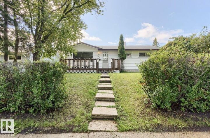 Property Photo:  6221 44B Avenue  AB T4V 0B5 