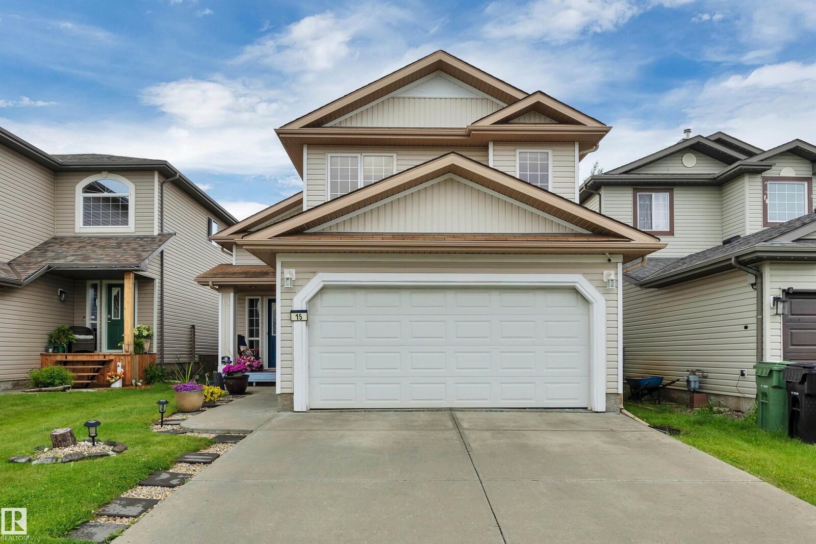 Property Photo:  15 Douglas Crescent  AB T9E 8P3 