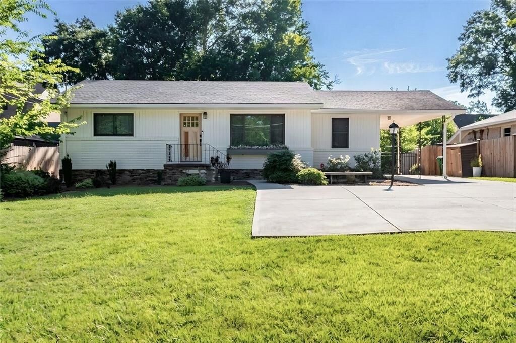 Property Photo:  1416 N Druid Hills Road NE  GA 30319 