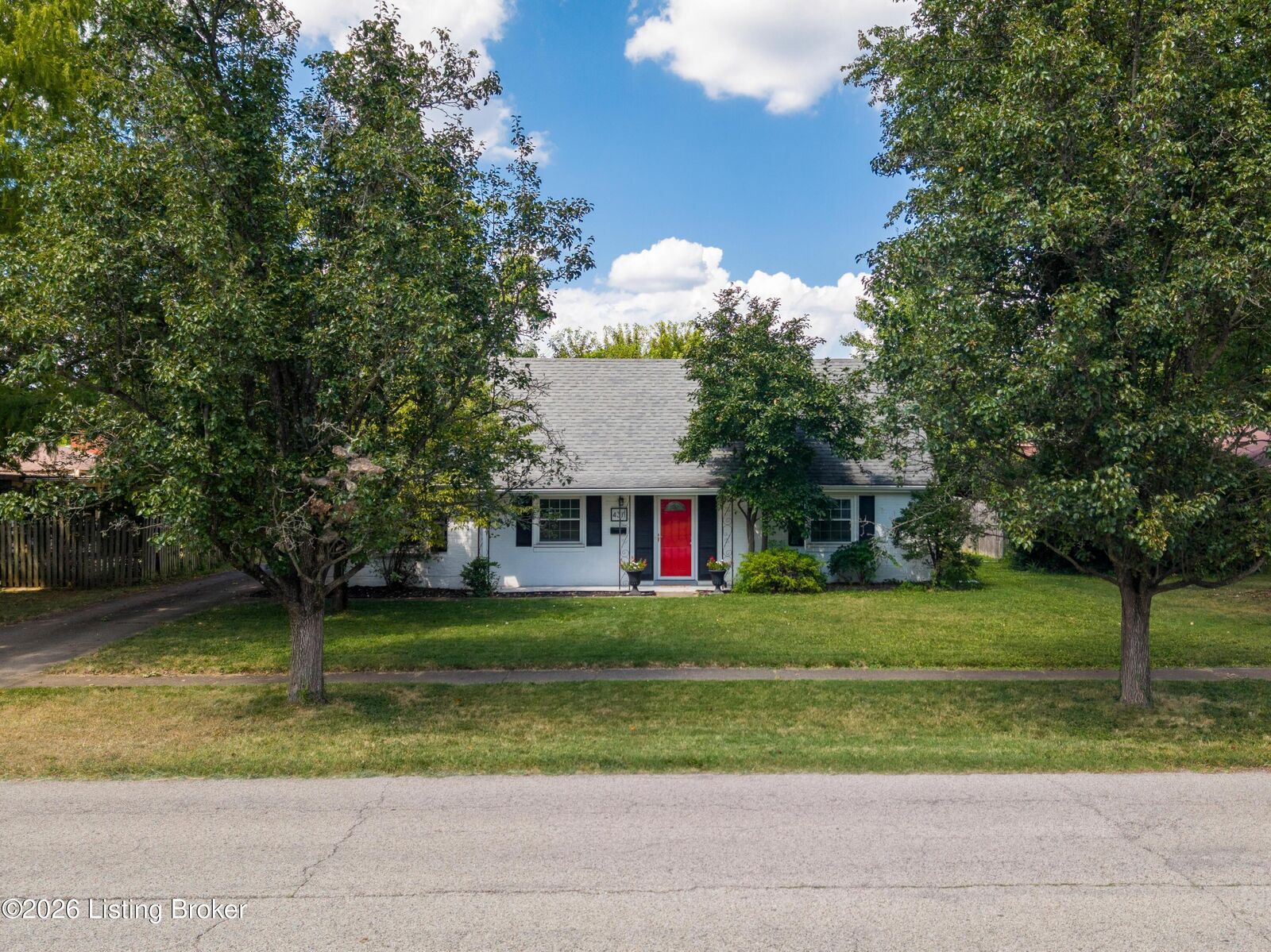 Property Photo:  4311 Lynnbrook Dr  KY 40220 