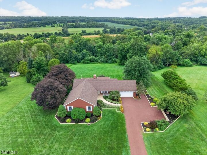 Property Photo:  8 Meadowlark Way  NJ 08551 