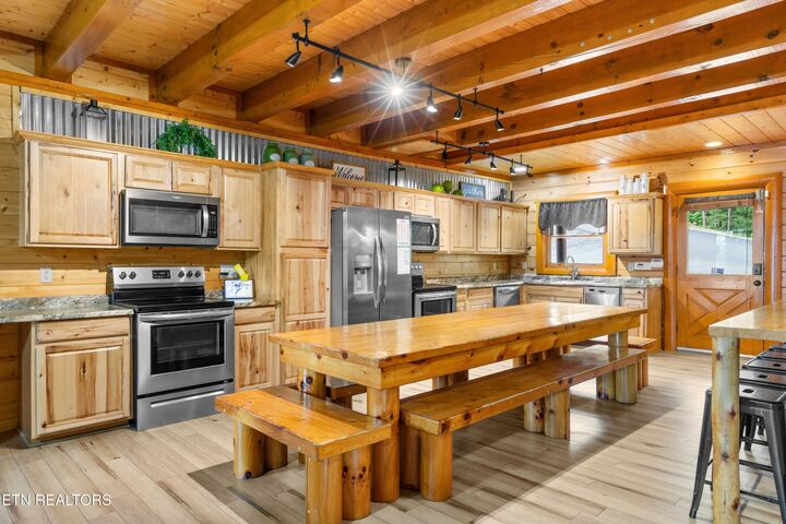 Property Photo: 1703 High Rock Way TN 37862