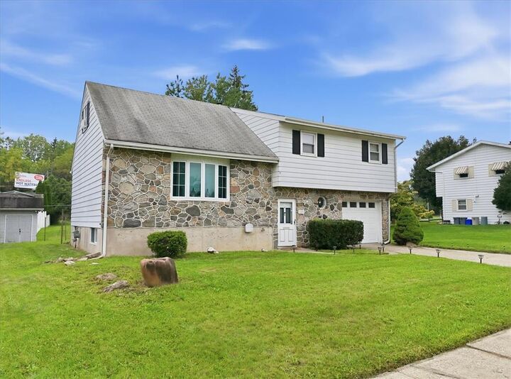 Property Photo:  2259 Pinehurst Road  PA 18018 