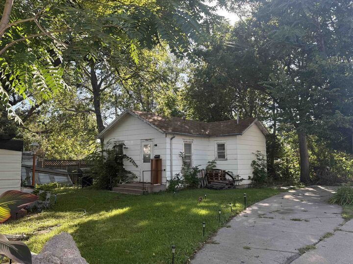 Property Photo: 14 S Ash St NE 69101