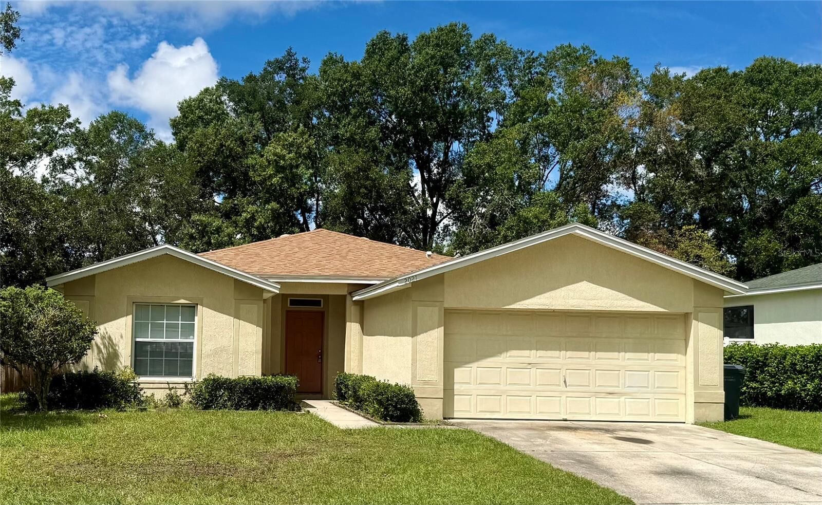 Property Photo:  2021 Sweetfern Place  FL 33810 